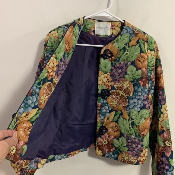 Doncaster Tapestry type blazer / jacket - size 12, **see measurements - Picture 5 of 9